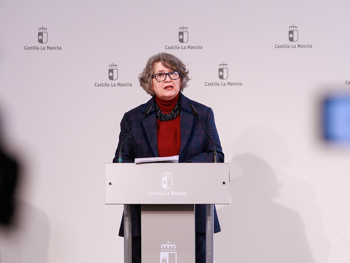 La consejera de Desarrollo Sostenible, Mercedes Gómez, durante la rueda de prensa posterior al Consejo de Gobierno de la Junta de Comunidades de Castilla-La Mancha. D. ESTEBAN